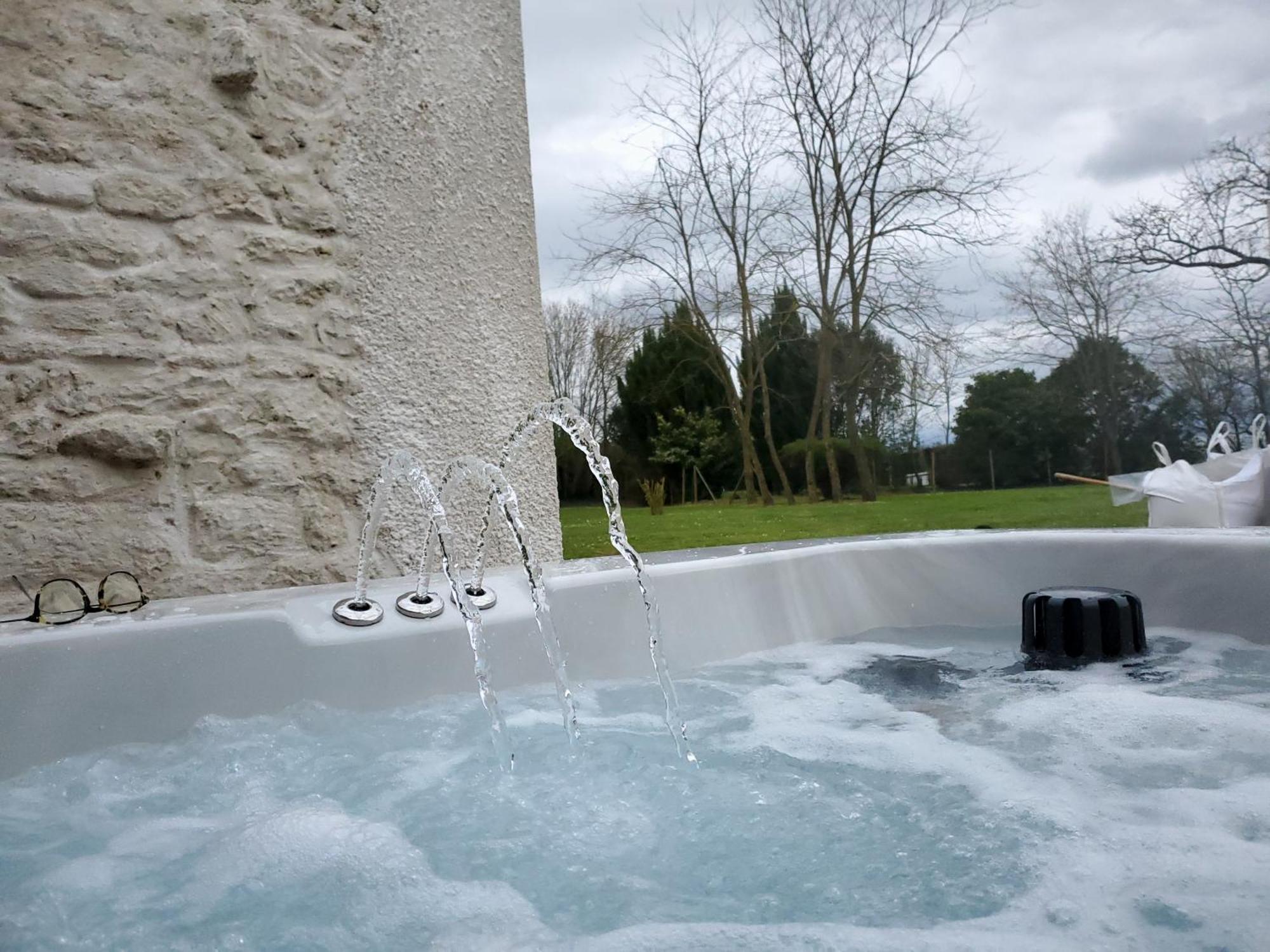 Domaine De La Gemoliere Bed and Breakfast Gémozac Εξωτερικό φωτογραφία