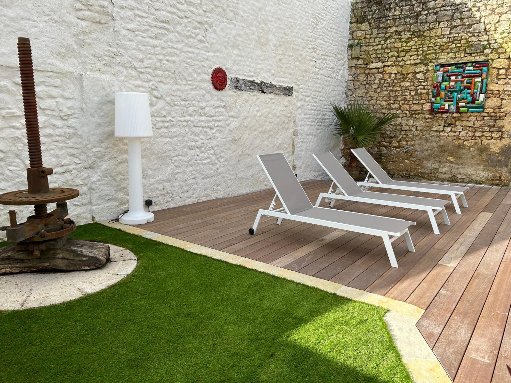 Domaine De La Gemoliere Bed and Breakfast Gémozac Εξωτερικό φωτογραφία